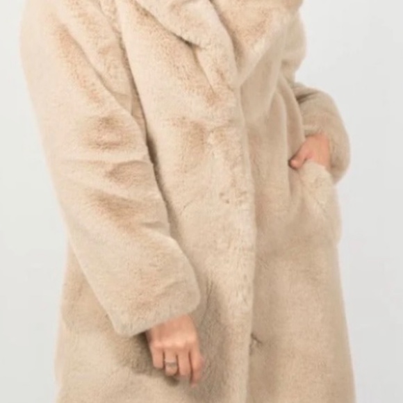 Lyla + Luxe “Melody” faux fur coat - Picture 7 of 7